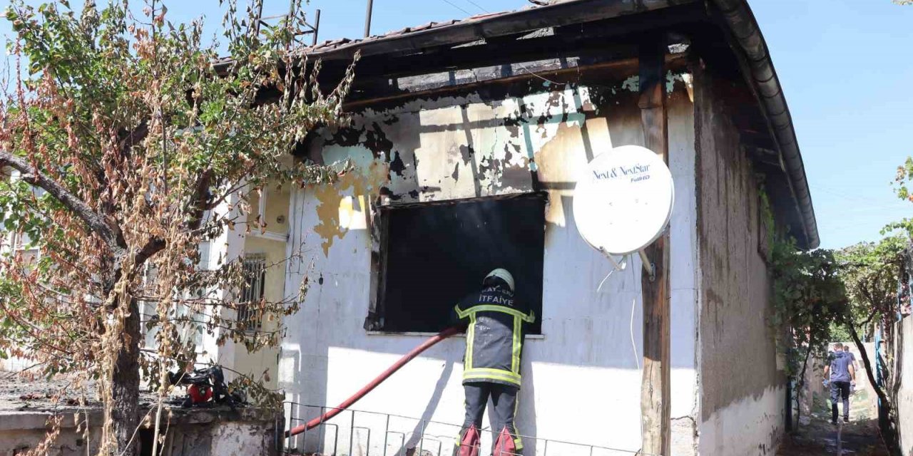 Kiracı evi yakıp kaçtı