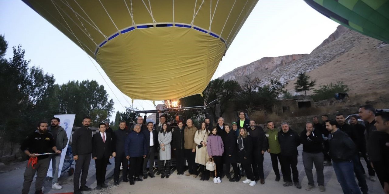 Büyükelçiler ve diplomatlar Soğanlı semalarında balon turu yaptı