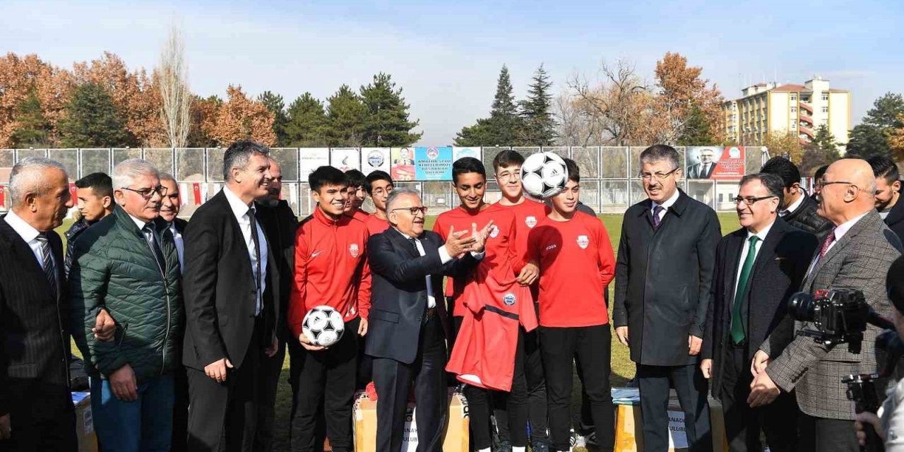 Büyükşehir, Amatör Spor Kulüplerine 1,5 milyon TL’lik malzeme desteği verecek