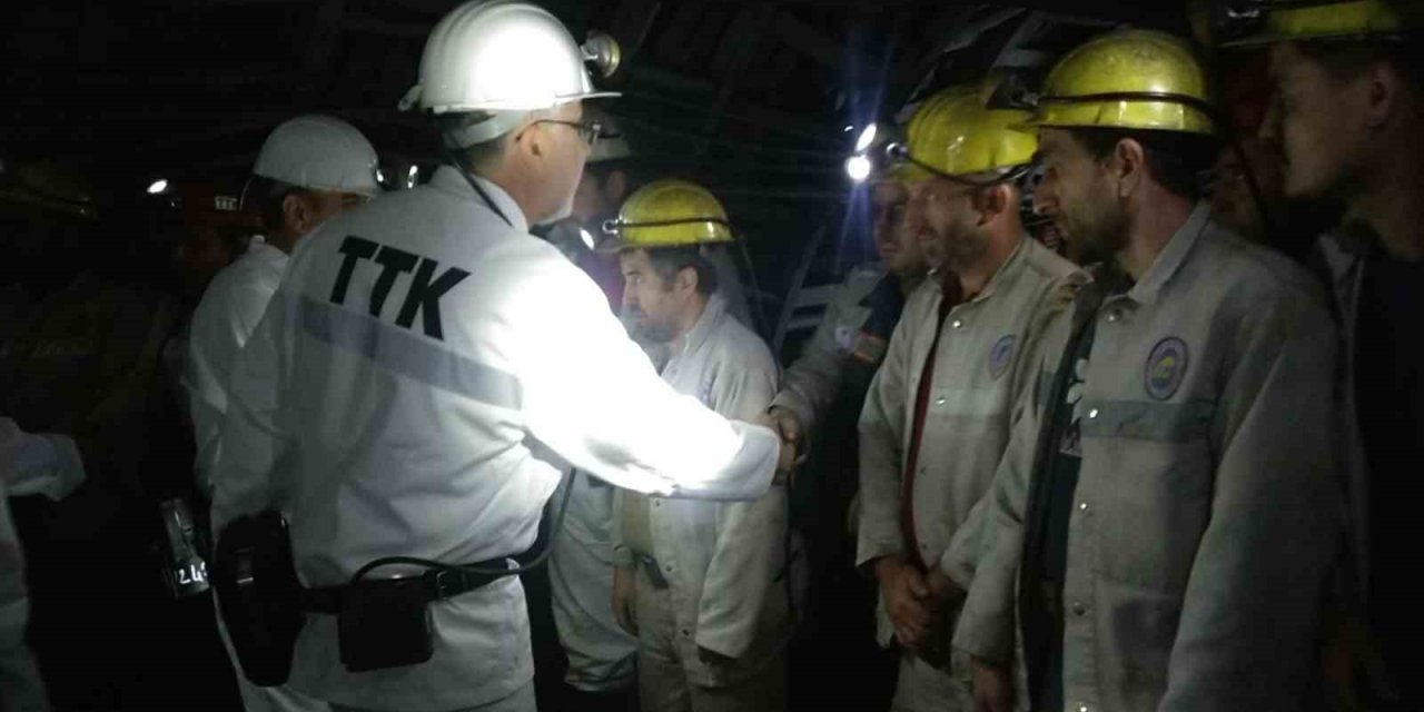 Bakan Işıkhan kazanın yaşandığı maden ocağında madencilerle bir araya geldi