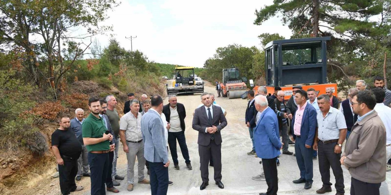 Lapseki’de beton yol yapımı çalışmaları devam ediyor