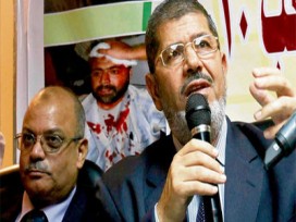 Mübarek kurtuluş yolu arıyor