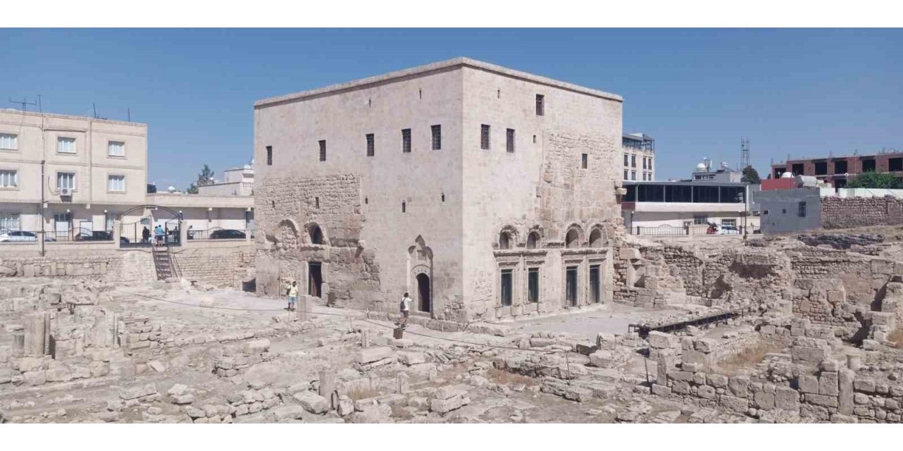 İki dini yüzyıllardır aynı avluda buluşturan tarih