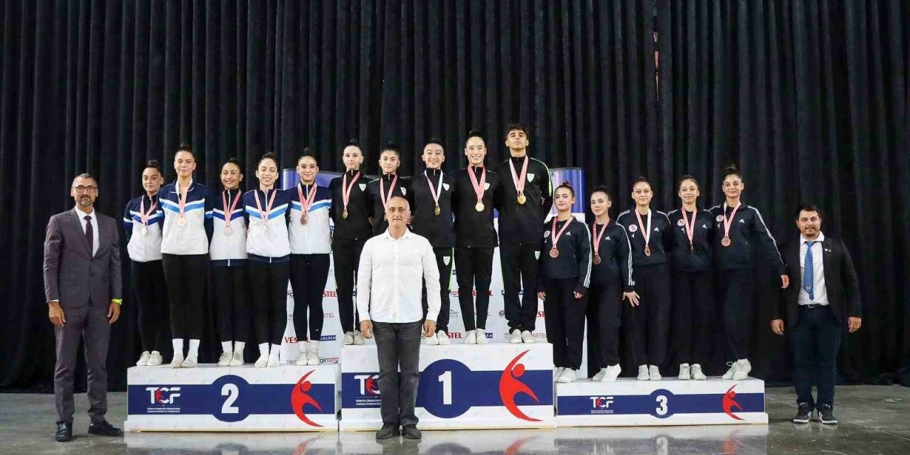 Manisa BBSK’dan Aerobik Cimnastik Şampiyonasında 5 madalya 1 kupa