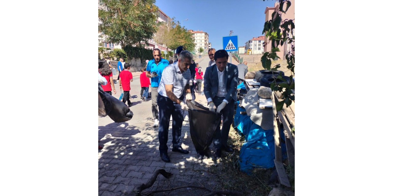 İncesu’da öğrenciler poşet poşet çöp topladı
