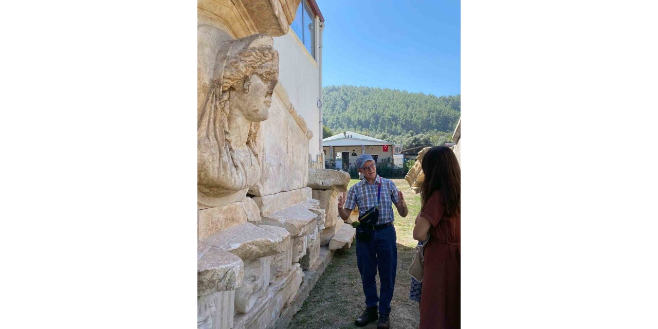 Dünyanın en önemli tarihçisi Stratonikeia’yı ziyaret etti