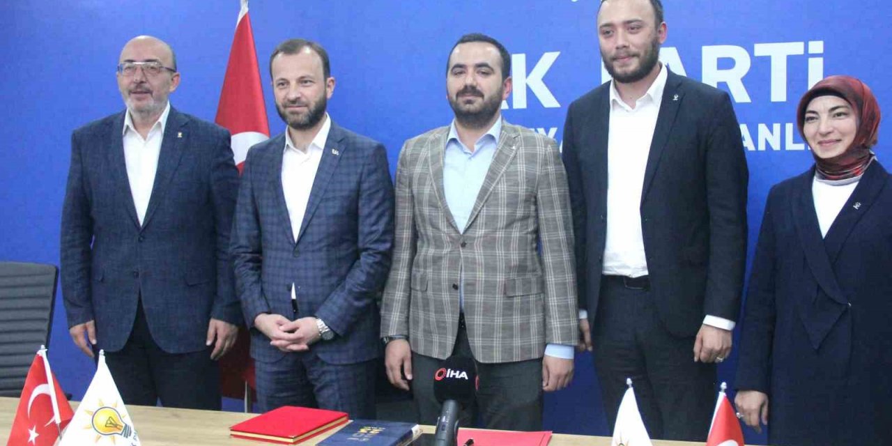 AK Parti Kütahya İl Gençlik Kolları Başkanlığında devir teslim töreni