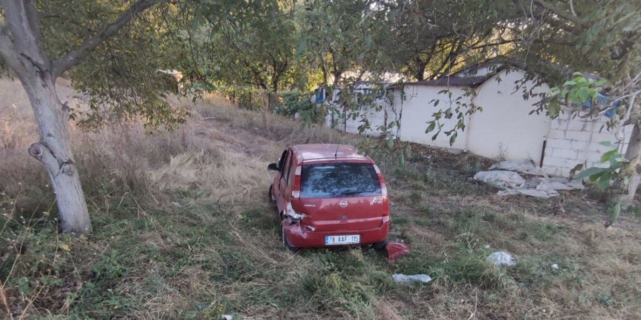 Kontrolden çıkan otomobil tarlaya girdi: 2 yaralı