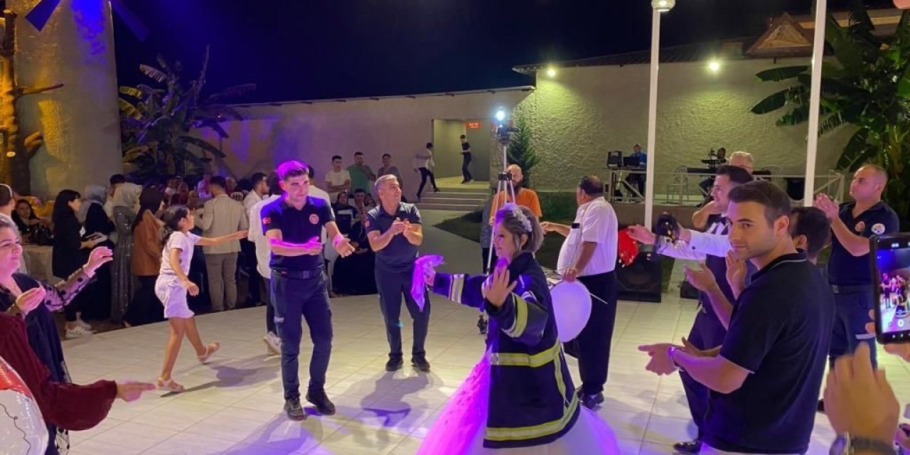 İtfaiyeci gelini, ekip arkadaşları yalnız bırakmadı