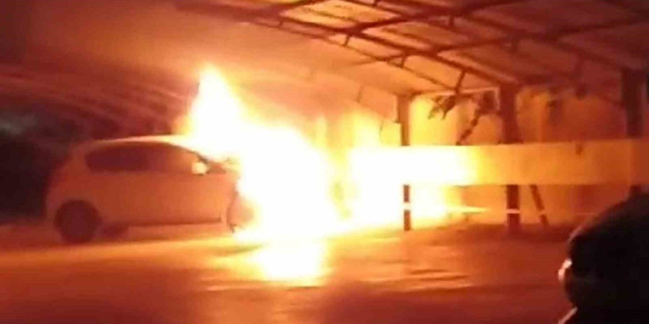 Alev alev yanan araçta meydana gelen patlama anındaki panik kamerada