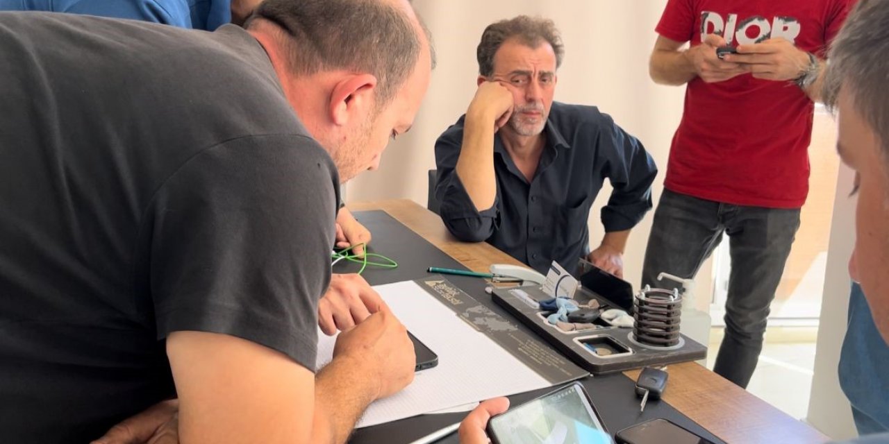 Yeni aldığı otomobilini 24 saat geçmeden çaldırınca dedektif olup izini sürdü