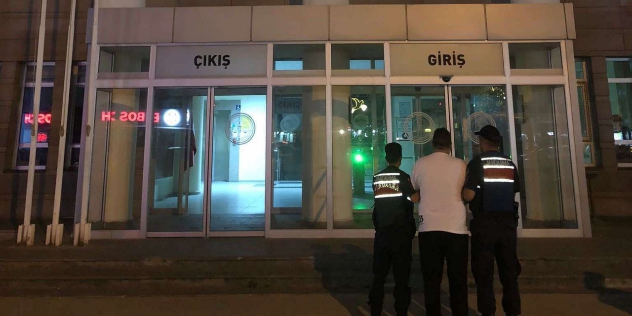 Aranan şahıslar jandarmadan kaçamadı