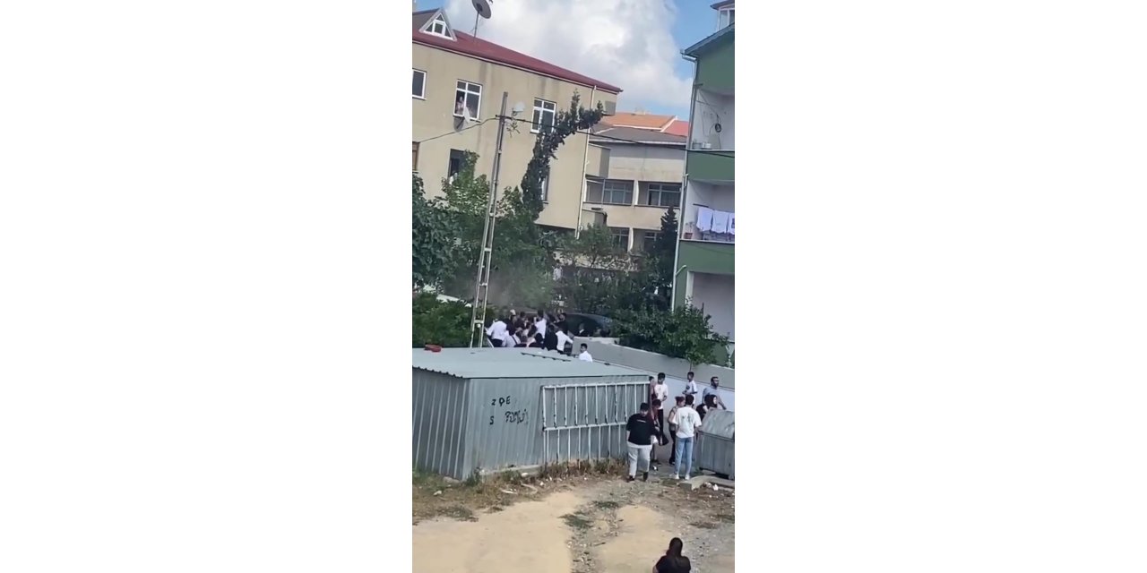 Pendik’te sokak düğününde tekme ve yumruklar havada uçuştu