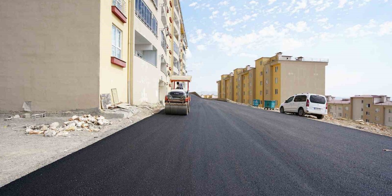 Yıldızevler’in yolları sıcak asfaltla buluşuyor