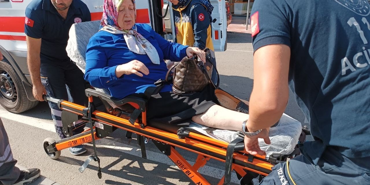 Hafif ticari aracın çarptığı kadın yaralandı