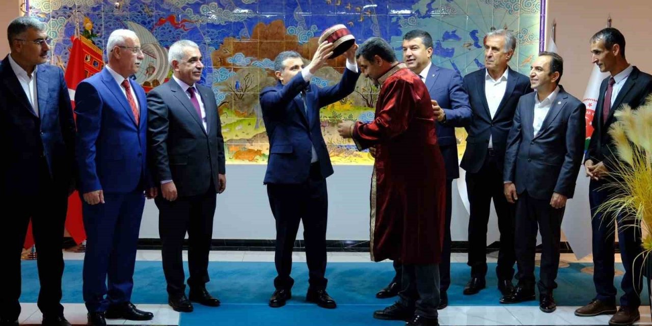 Şırnak’ta 36’ncı Ahilik Haftası programında kentin ahisine kaftan giydirildi