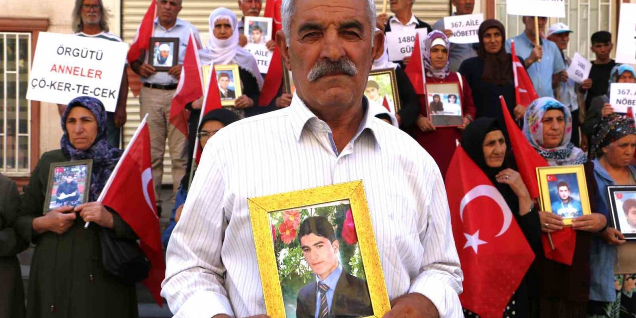 Diyarbakır annelerinin evlat nöbetine bir aile daha katıldı