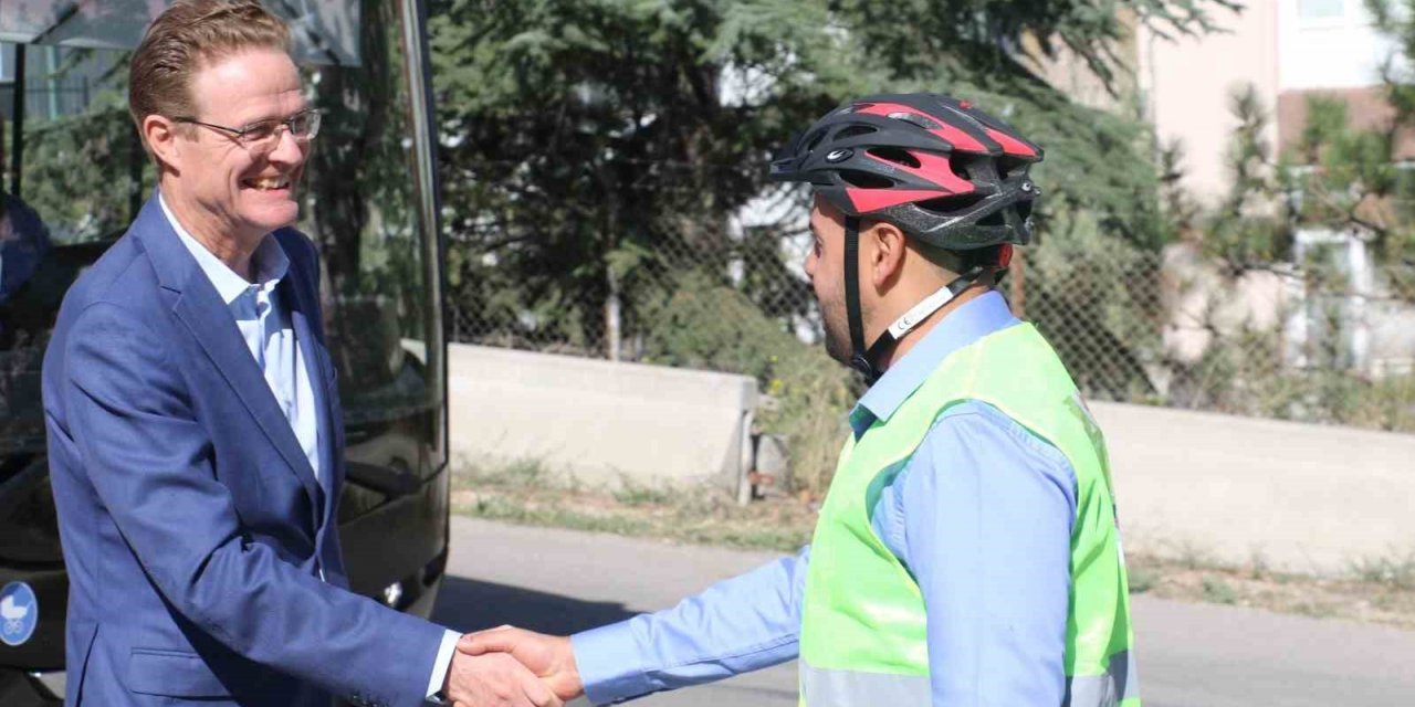 AB Büyükelçisi Landrut pedal çevirerek Avrupa Hareketlilik Haftası’na dikkat çekti