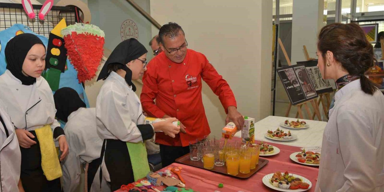 Denizli’de ’Cumhuriyetimizin 100. Yılında Engelleri Aşıyoruz’ sergisi açıldı