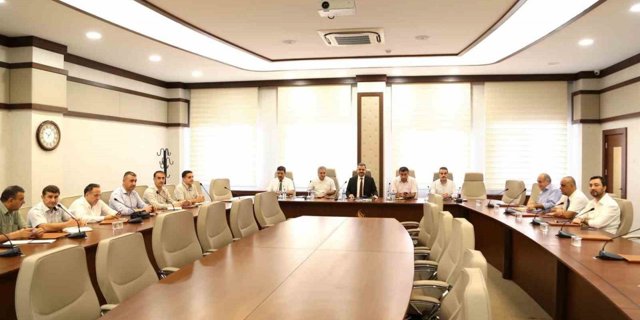 Siirt Üniversitesi’nde yeni eğitim yılı öncesi daire başkanları ile toplantı yapıldı