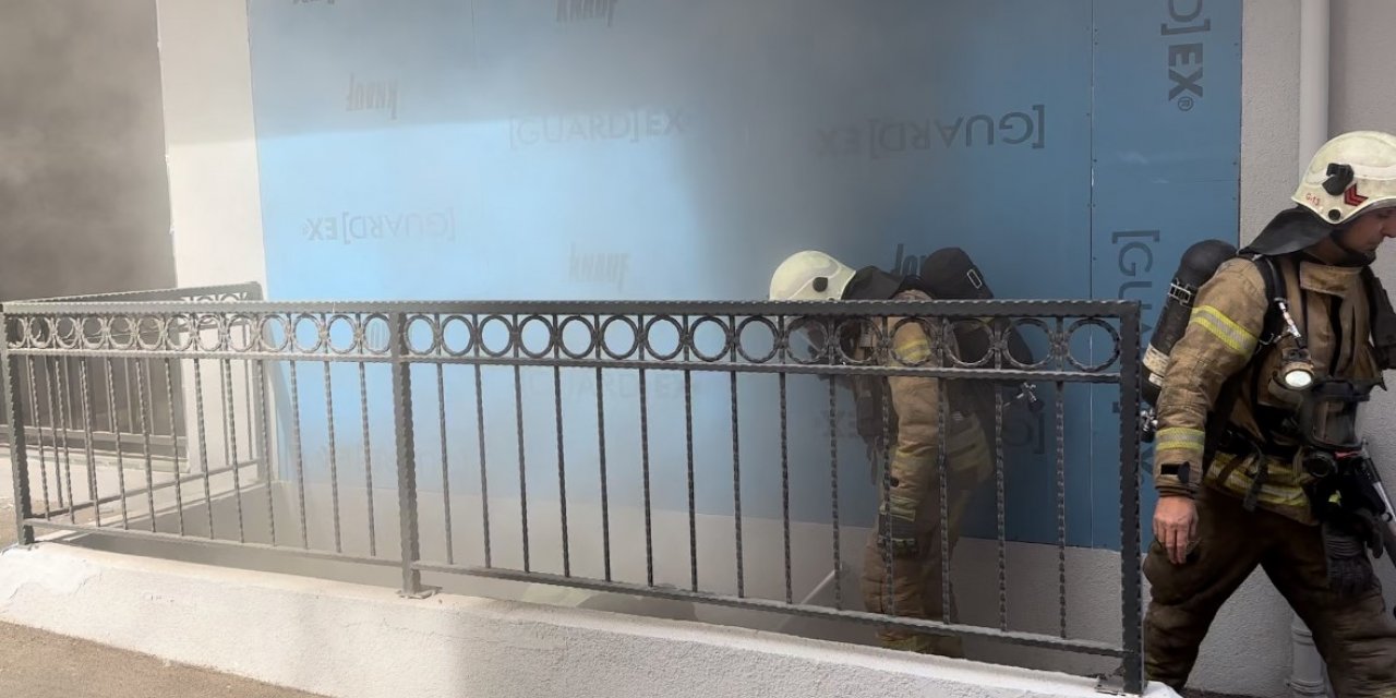 Üsküdar’da korkutan depo yangını