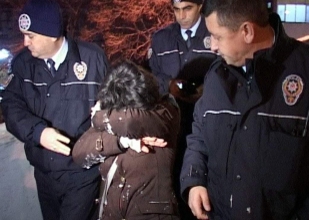 Sığınma evinden kaçtı intihar şov yaptı