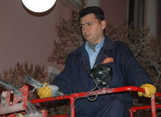Güvercini donmaktan itfaiye kurtardı