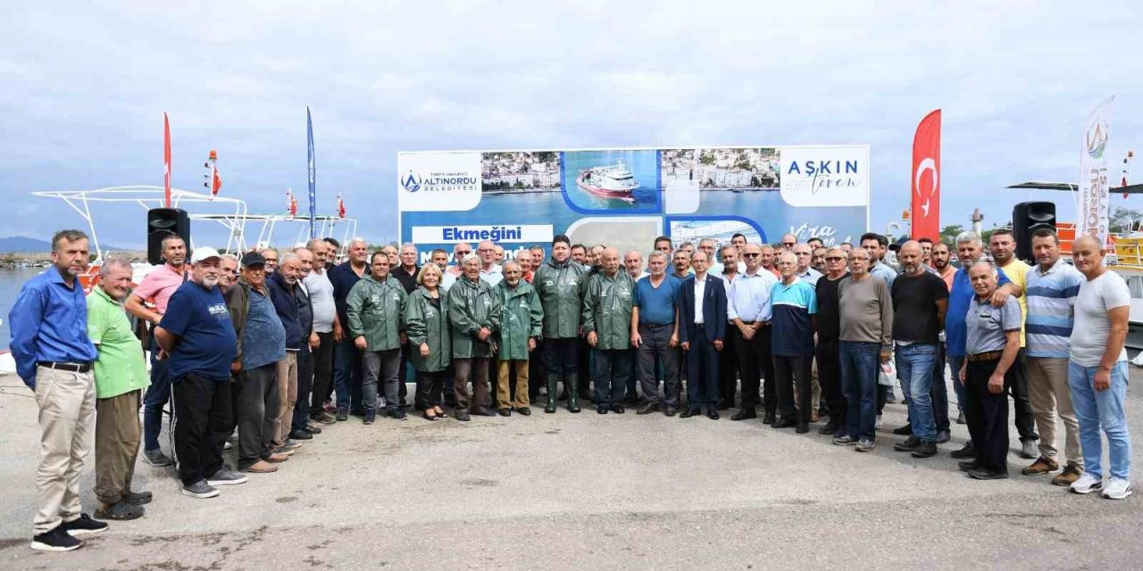 Altınordu’da balıkçı teknesi sahiplerine maddi destek