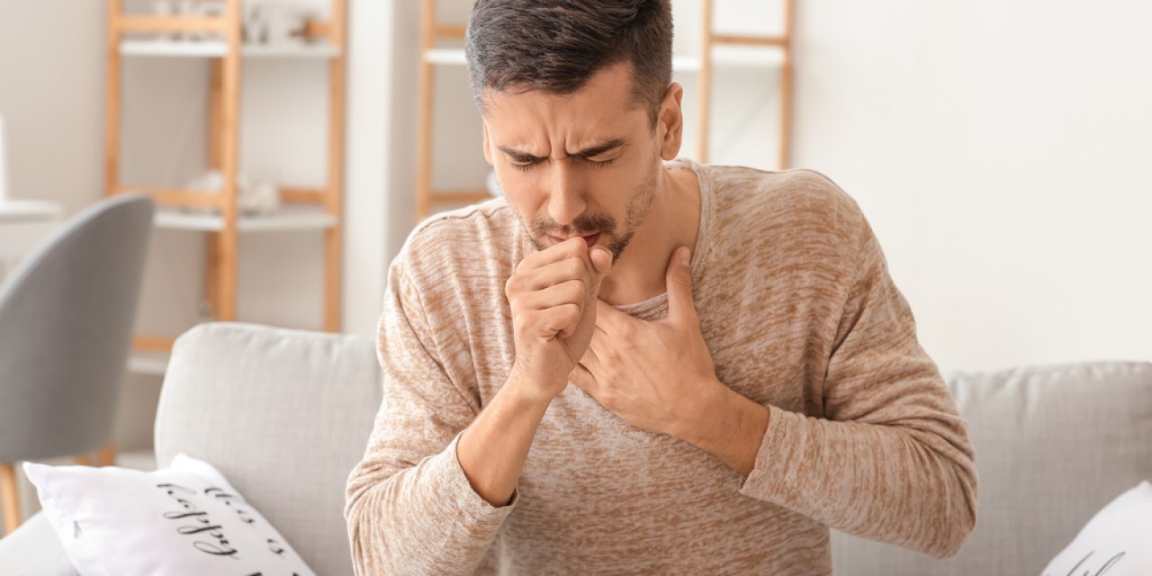 İnatçı öksürüğe dikkat! Sebebi kulak kiri mi, yoksa kalp yetmezliği mi?