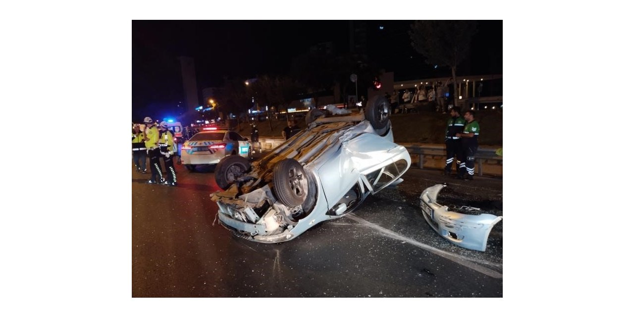 Kadıköy’de otomobil hafif ticari araca çarpıp takla attı: 4 yaralı