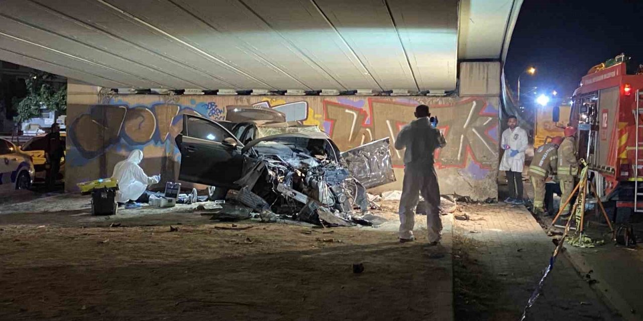Bahçelievler’de feci kaza: Kontrolden çıkıp duvara çarpan araçtaki 4 kişi öldü