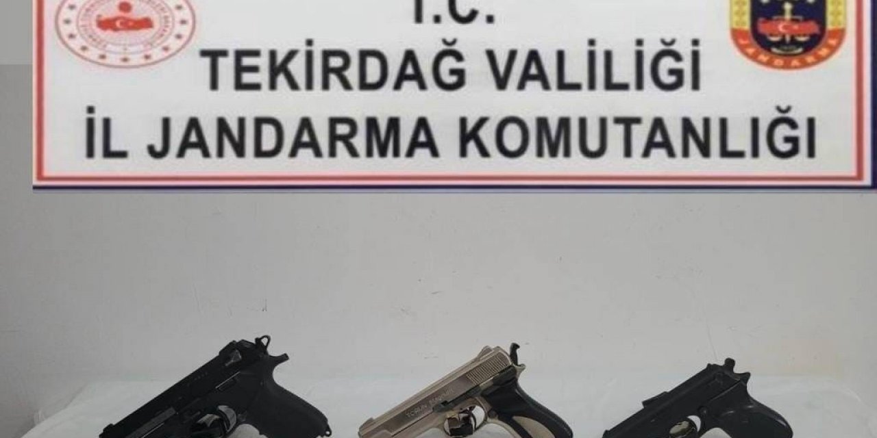 Evden çok sayıda silah çıktı