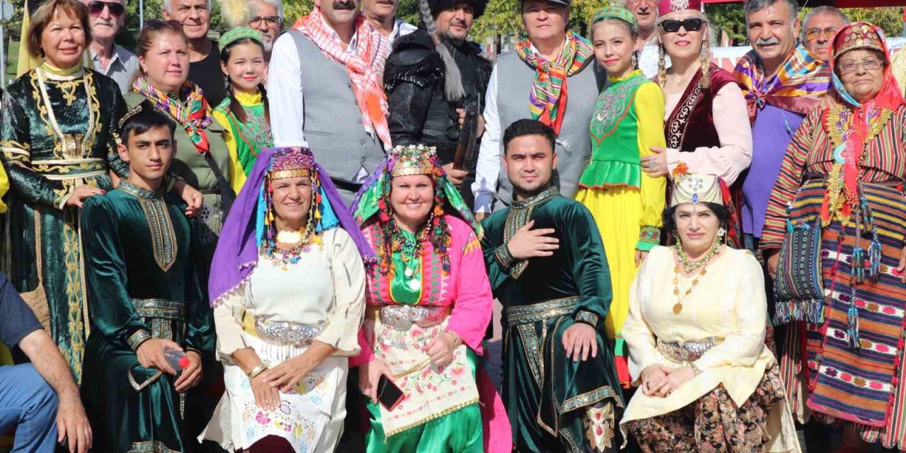 Türk dünyasının büyük buluşması İzmir’de başladı