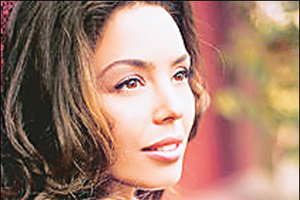 Dans ederken küçük Azra!