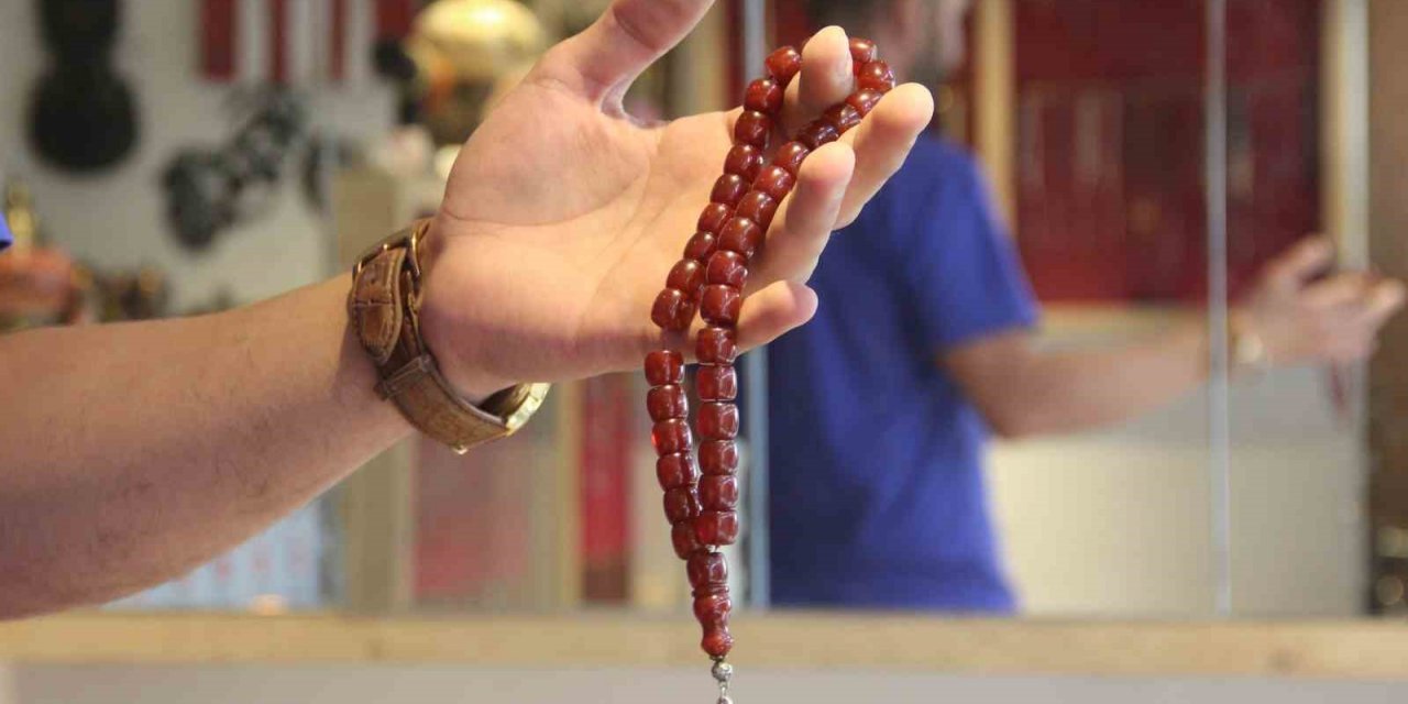 Erkekler satın alırken fiyatına bakmıyor, bu tespihler 500 bin liraya kadar alıcı buluyor