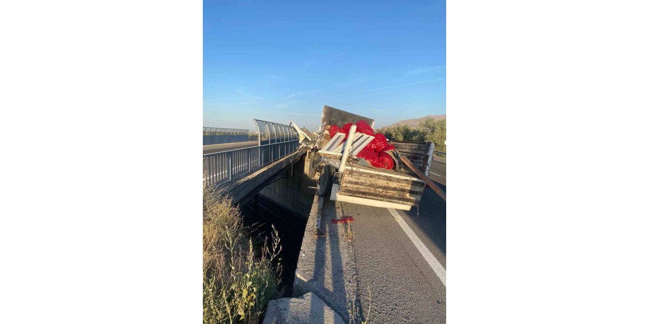 Niğde’de kamyonet bariyerlere çarptı: 1 yaralı