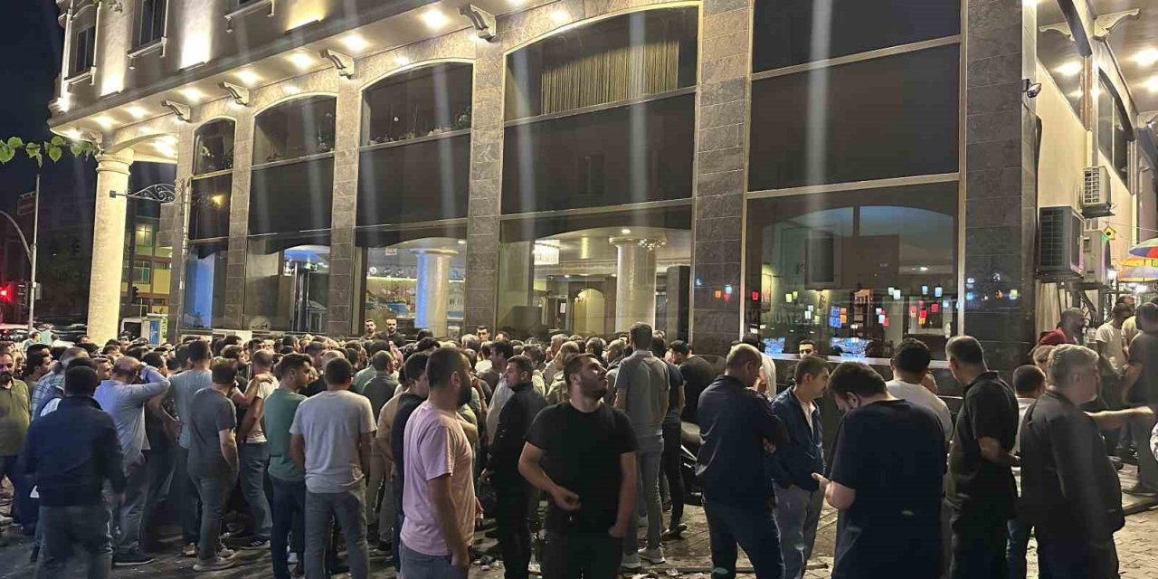 İBB ile imzalanan toplu sözleşmeyi reddeden çalışanlar eylem yaptı