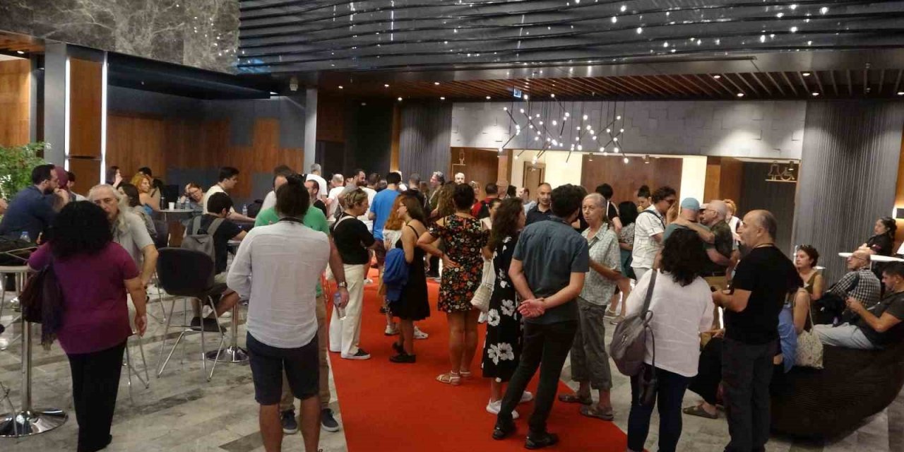 ‘Kuru Otlar Üstüne’ filmi özel gösterim yapıldı.