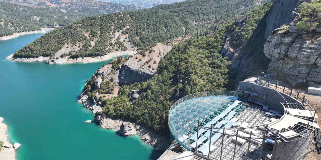 Ali Kayası Cam Terası ekim ayında hizmete giriyor