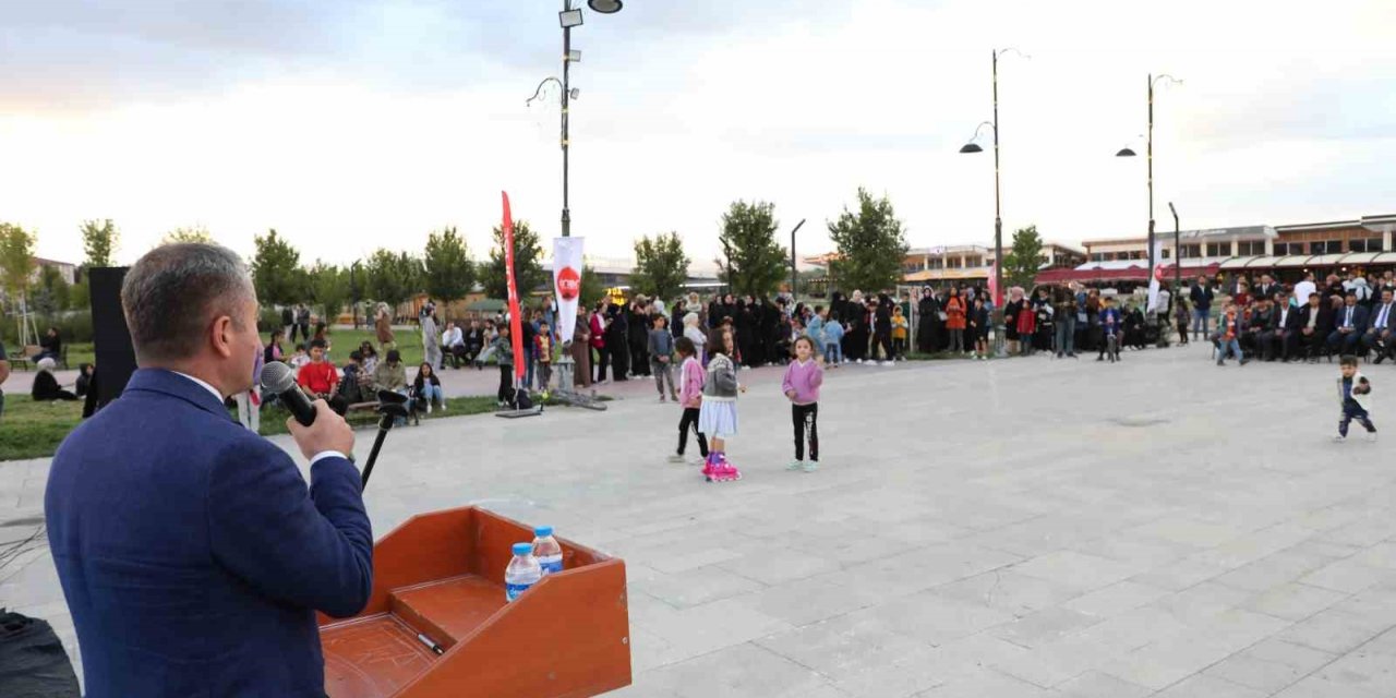 Ağrı’da imam hatiplilerden sema gösterisi