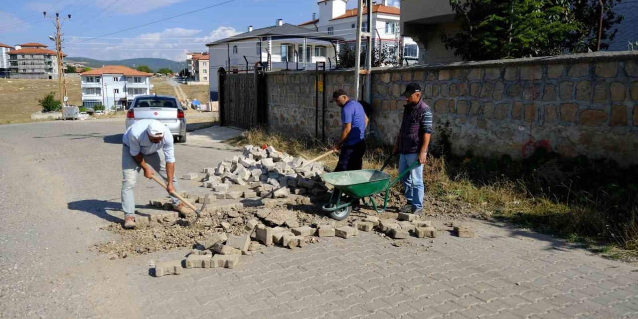Akdağmadeni’nde yollar yenilenmeye devam ediyor