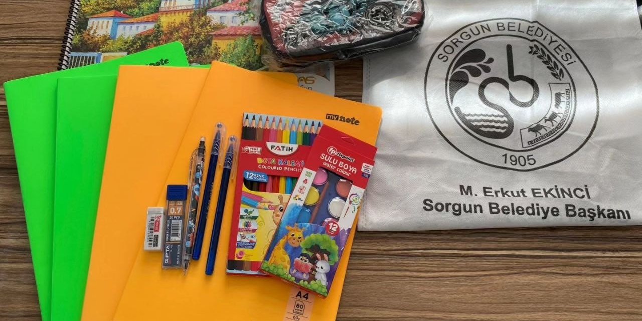 Sorgun’da bin 300 öğrenciye kırtasiye seti hediye edildi