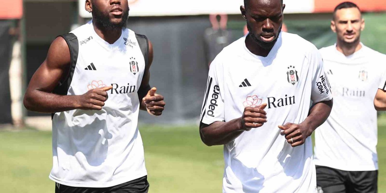 Beşiktaş’ta Aboubakar takımdan ayrı düz koşu yaptı
