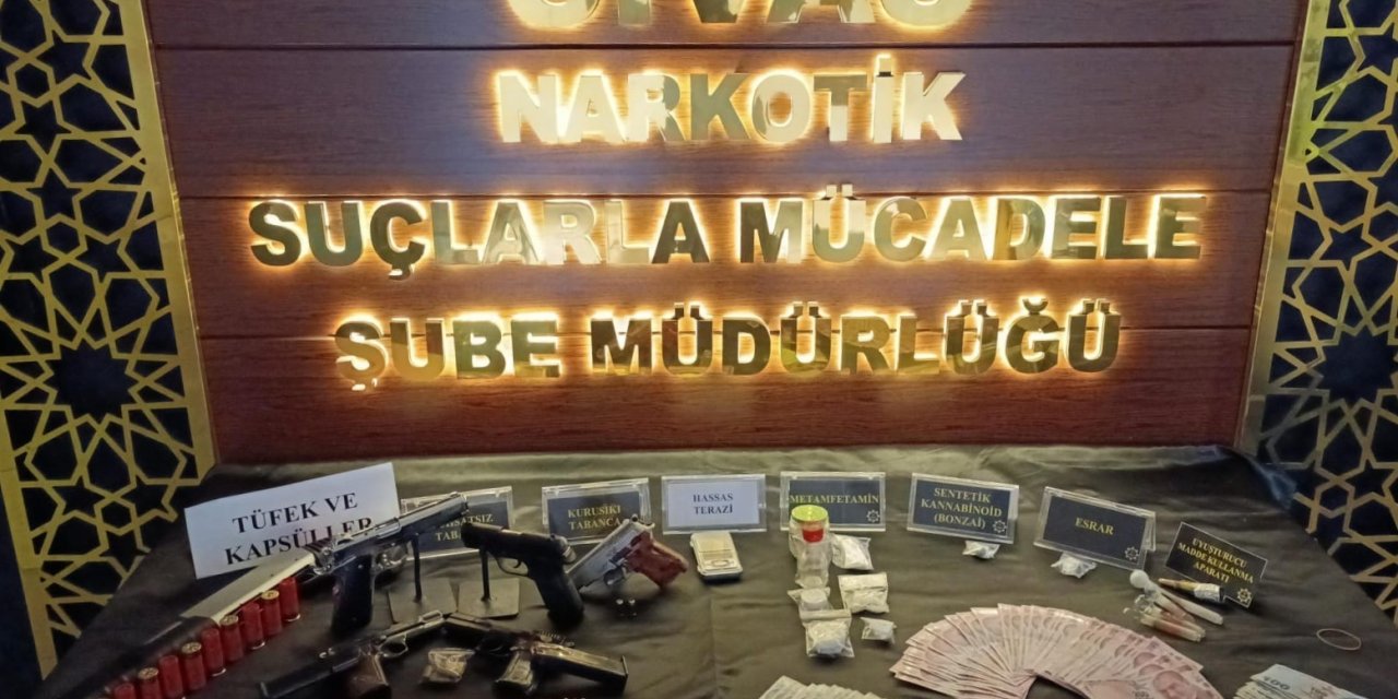 Sivas’ta uyuşturucu operasyonları, binlerce lira ele geçirildi