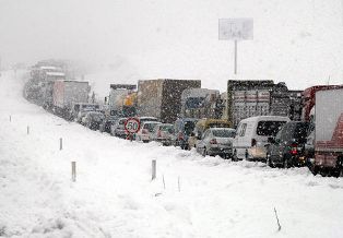 Konya-Isparta karayolu ulaşıma kapandı
