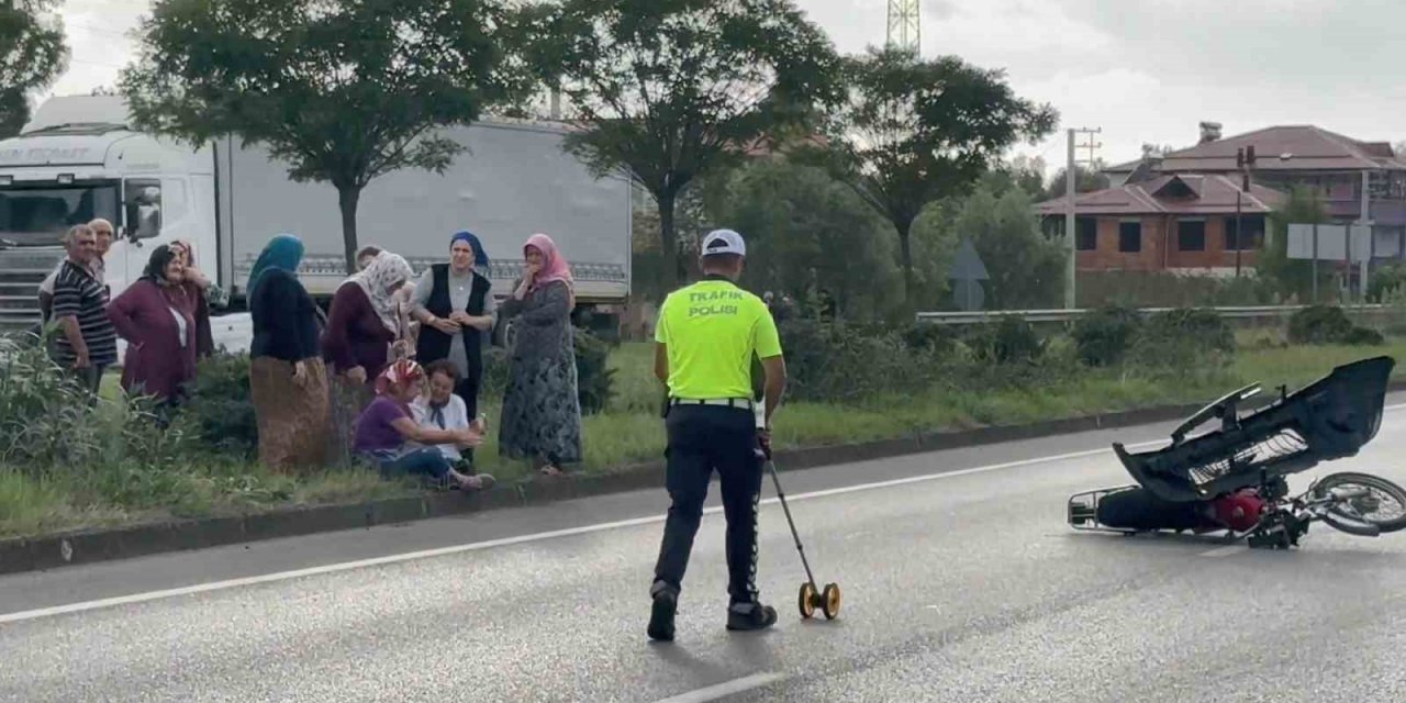 SUV tipi otomobil motosiklete çarptı: 1’i ağır 2 yaralı