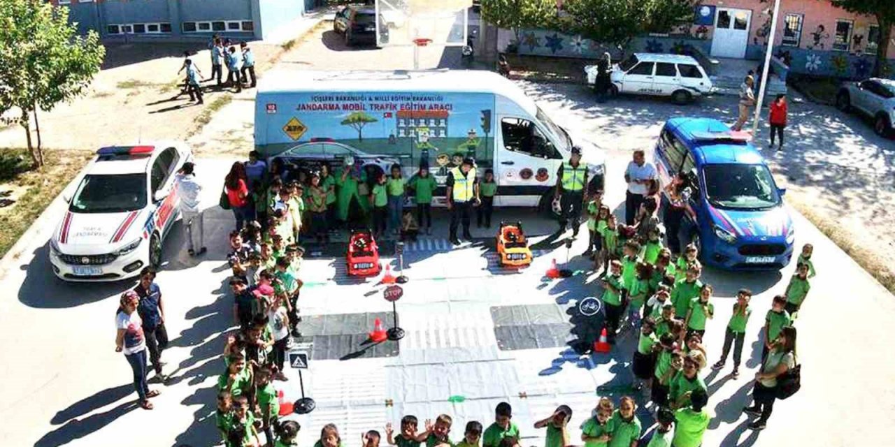 Öğrencilere trafik eğitimi