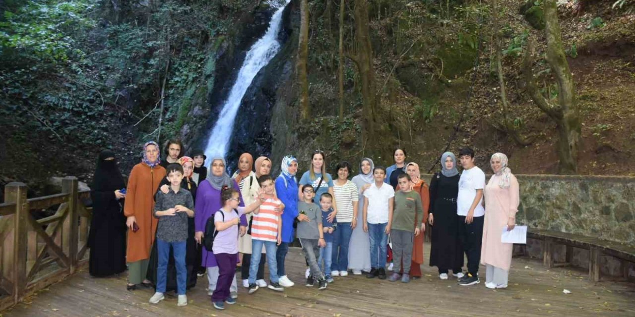 Otizmli çocuklar ve aileleri Düzce’yi gezdi