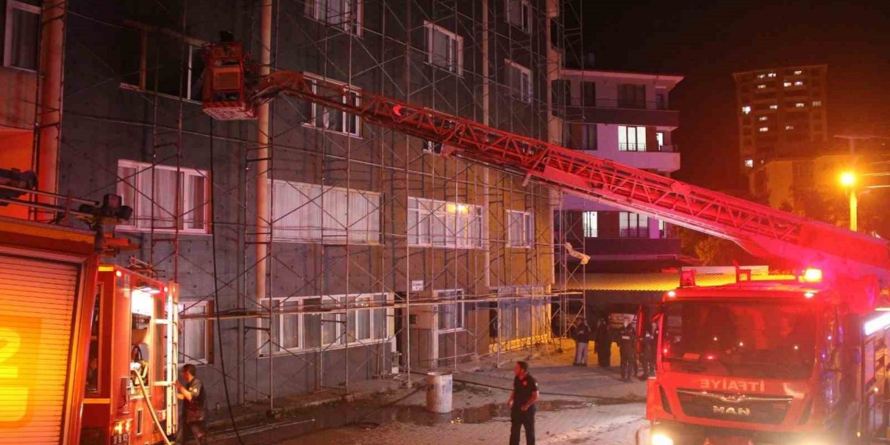 Apartman dairesinde korkutan yangın