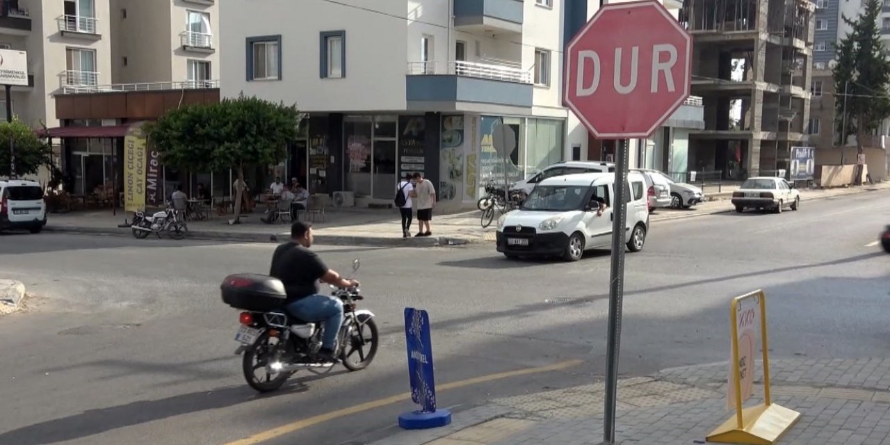 Aynı yerde kaza anları kamerada: "Dur" tabelasına uyulmayınca sürekli kaza oluyor